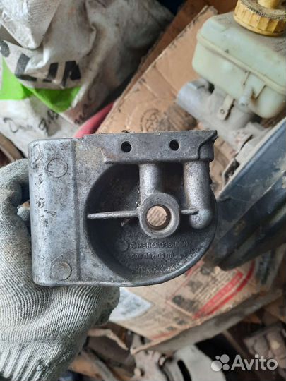 Кронштейн фильтра Mercedes W202 W210