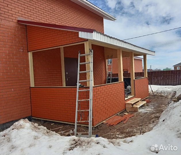 Бригада плотников строителей