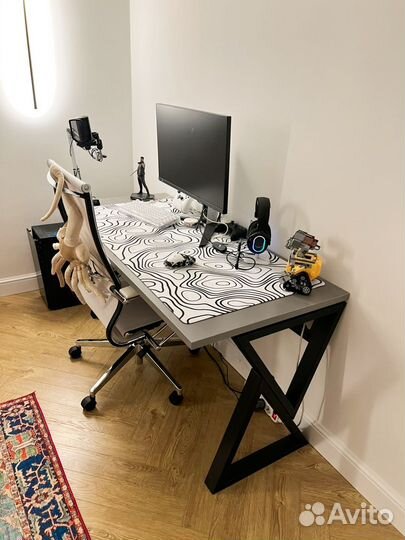 Компьютерный стол регулируемый по высоте