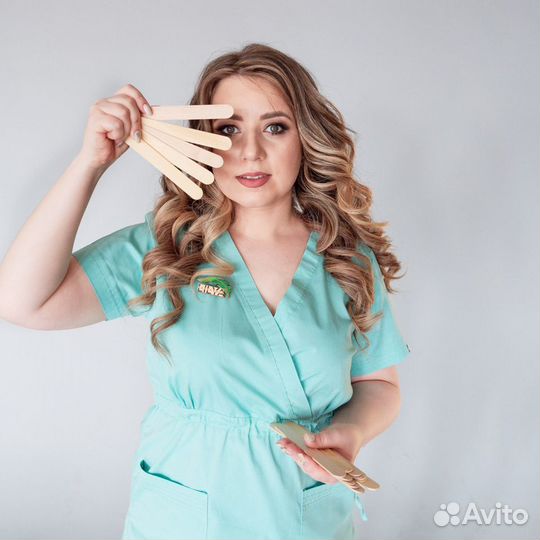 Депиляция воском: брови