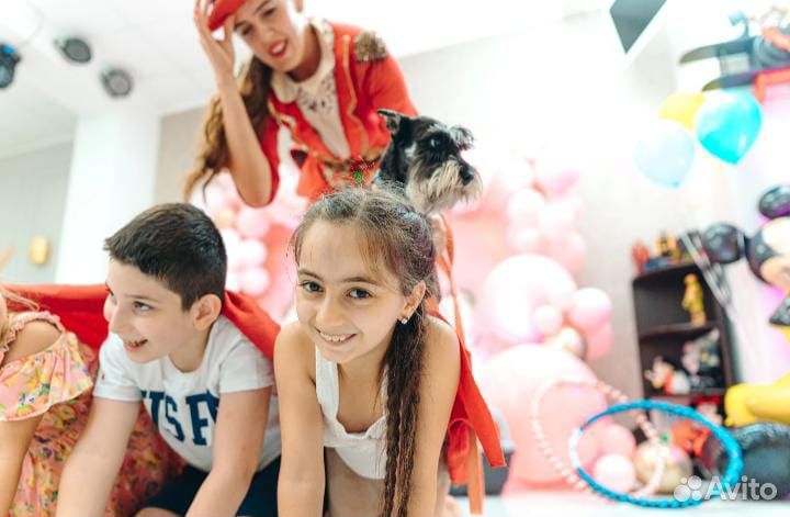 Аниматор с дрессированными собачками. Дог шоу