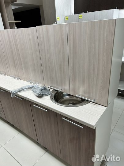 Кухонный гарнитур 2,4м