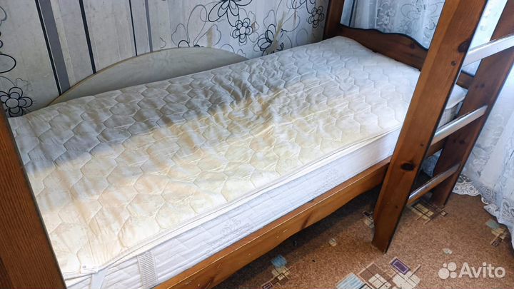 Двухъярусная кровать + матрасы