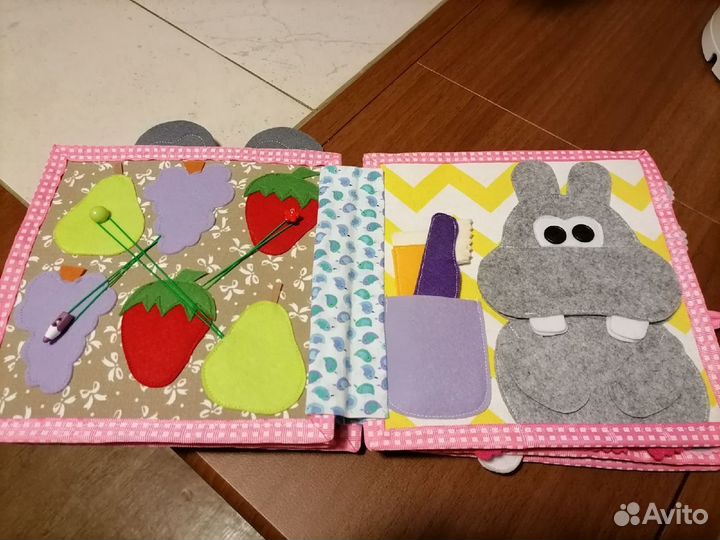 Развивающие игрушки. Книжка из фетра (2 года +)