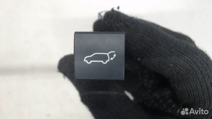 Кнопка багажника Toyota Venza 2020, 2021