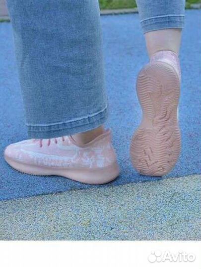 Кроссовки, лоферы, кеды, сабо