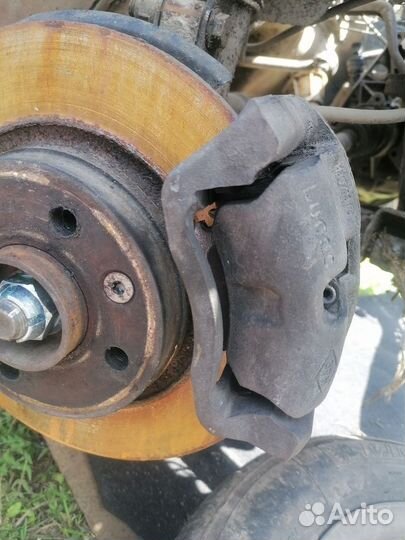 Суппорт тормозной передний правый Renault Logan