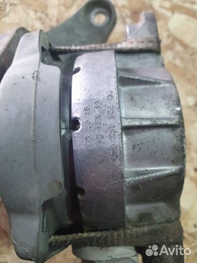 Подушка кпп Audi A8 D3 3.2 BPK