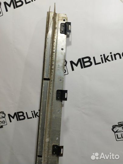 Кронштейн порога правый Mercedes Gl X164