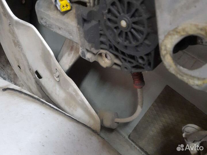 Стеклоподъемник передний правый Peugeot 206