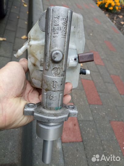 Главный тормозной цилиндр Пежо 807