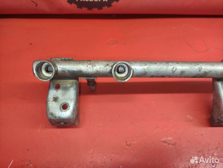 Топливная рампа Jeep Cherokee XJ 4.0 Renix