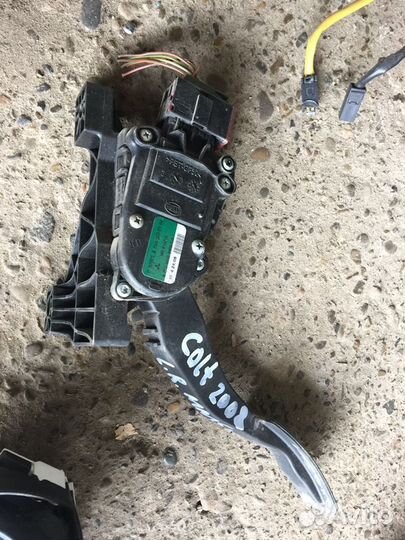 Педаль газа Mitsubishi colt z30