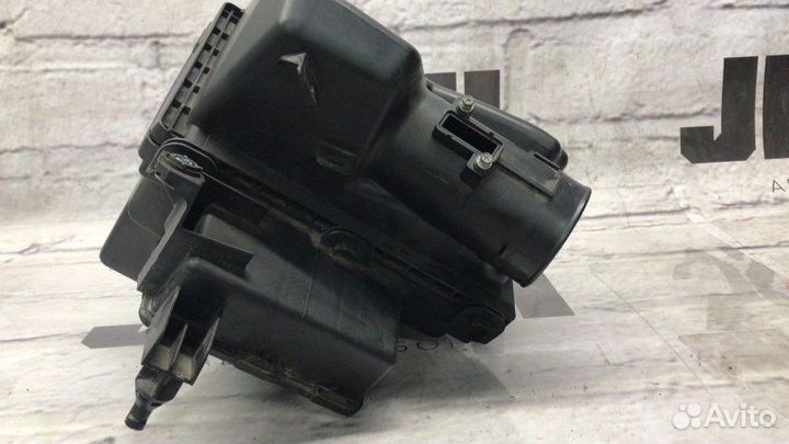 Корпус воздушного фильтра передний Nissan Murano