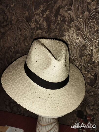 Соломенная шляпа федора