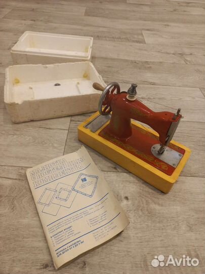 Малютка швейная машинка