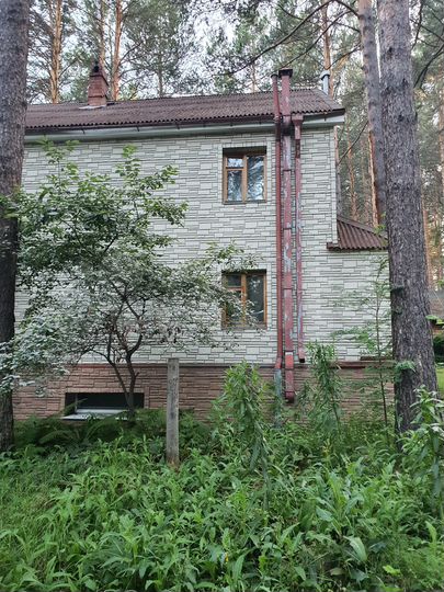 Коттедж 240 м² на участке 20 сот.