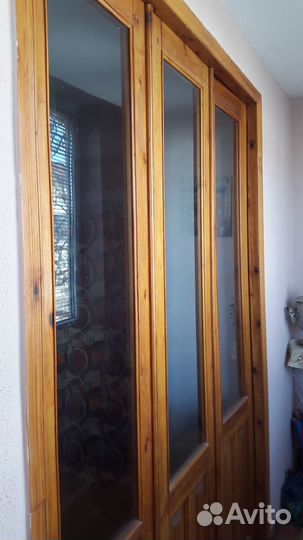 Дверь трехстворчатая