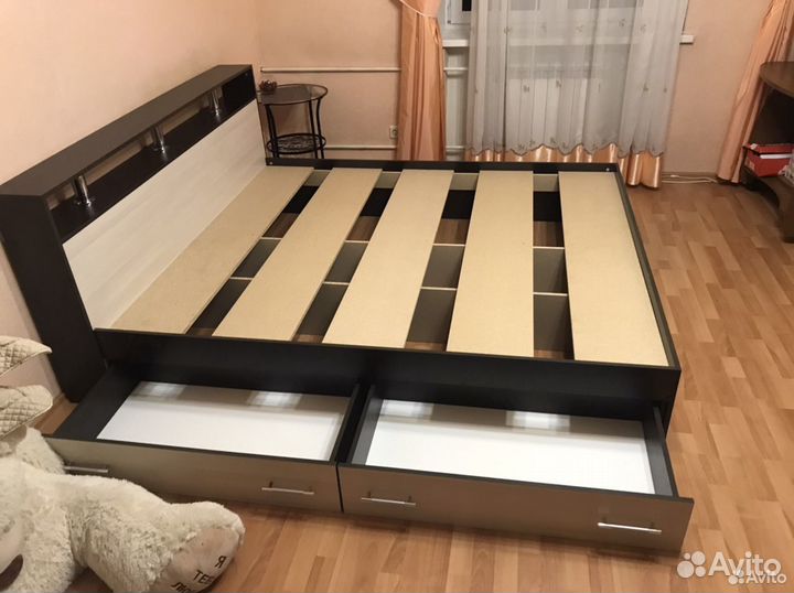 Кровать