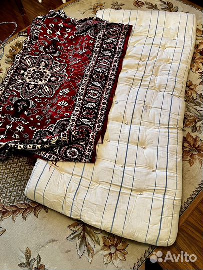 Тюфяк и покрывало