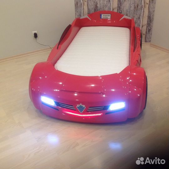 Детская кровать машинка