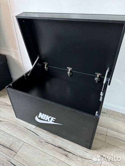 Коробка для обуви Nike (стилизированный ящик)