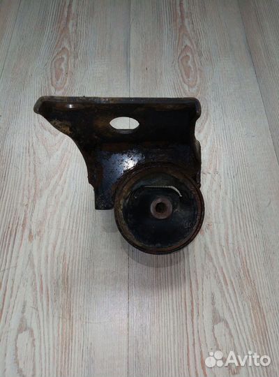 Кронштейн опора крепления кпп коробки передач Niss
