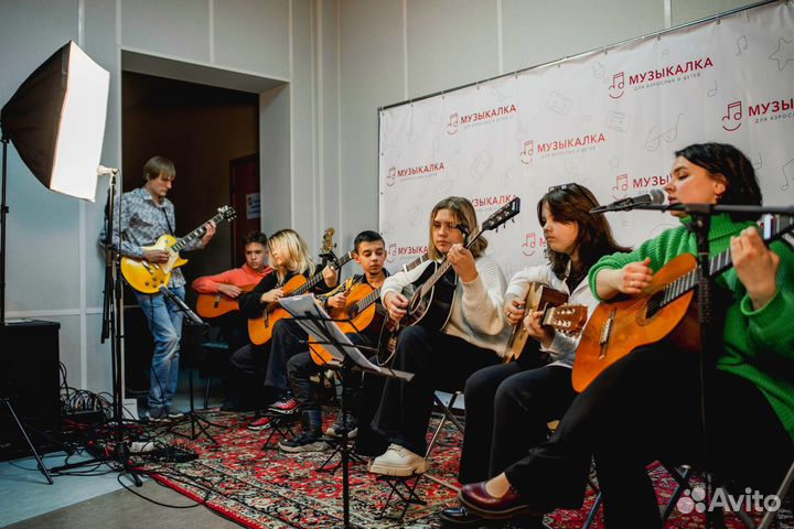 Уроки вокала, игры на гитаре, укулеле, фортепиано