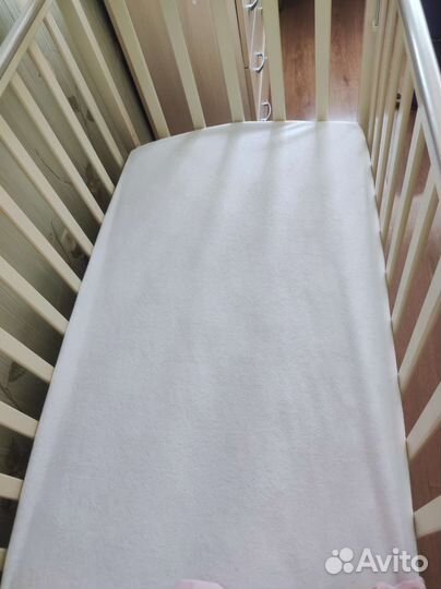 Детская кроватка с матрасом