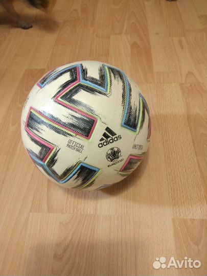 Футбольный мяч adidas uniforia