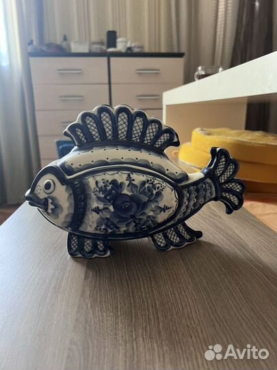 Фарфоровая шкатулка рыбы гжель