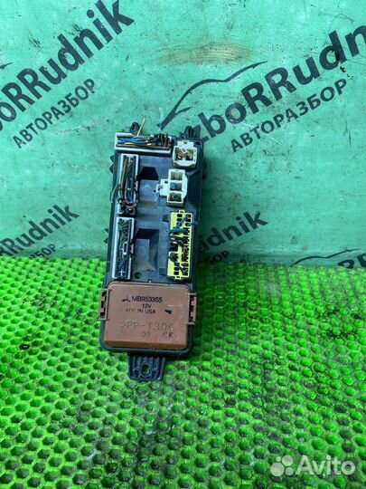 Блок предохранителей Mitsubishi Carisma