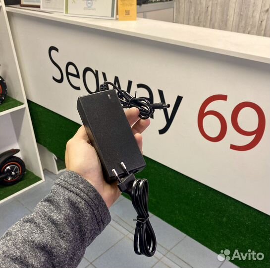 Зарядное устройство для электросамоката 36-72V