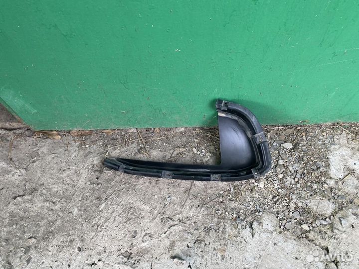 Молдинг решетки радиатора прав лев Kia Sportage