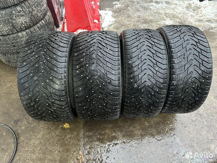Nokian Tyres Hakkapeliitta 8 255/40 R19 и 285/35 R19