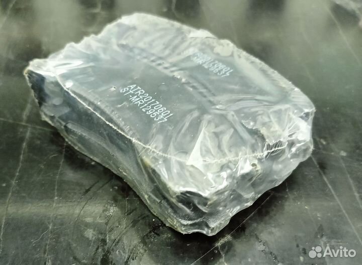 Тормозные колодки дисковые задние MR129537