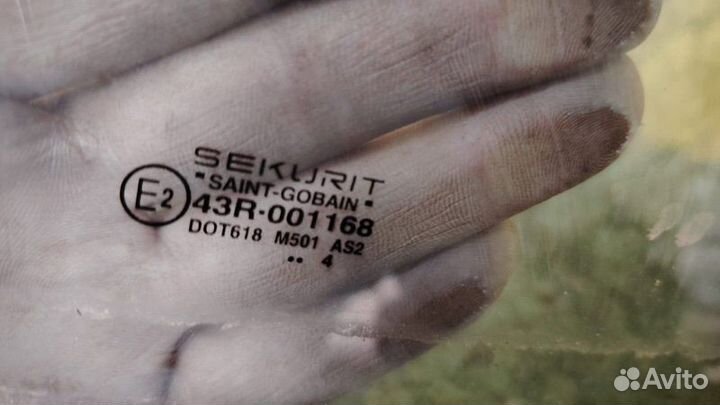 Стекло двери переднее правое Volkswagen Touareg