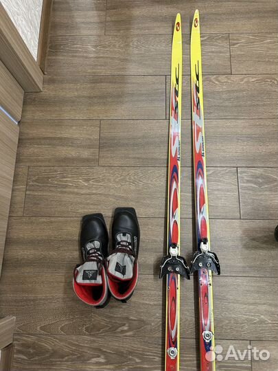 Беговые лыжи с ботинками 44 размер