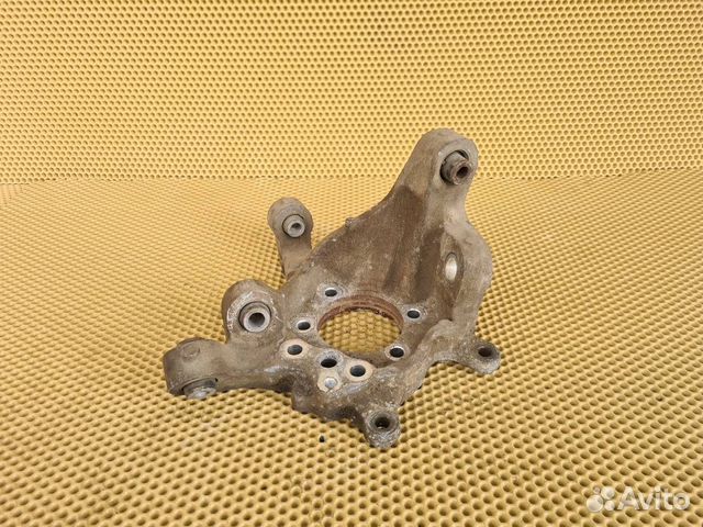 Кулак задний левый Infiniti M25 M37 Q70 Y51