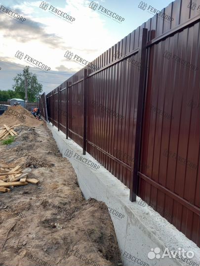 Забор из профлиста на участок 1.8 м. 0.45 мм. C8