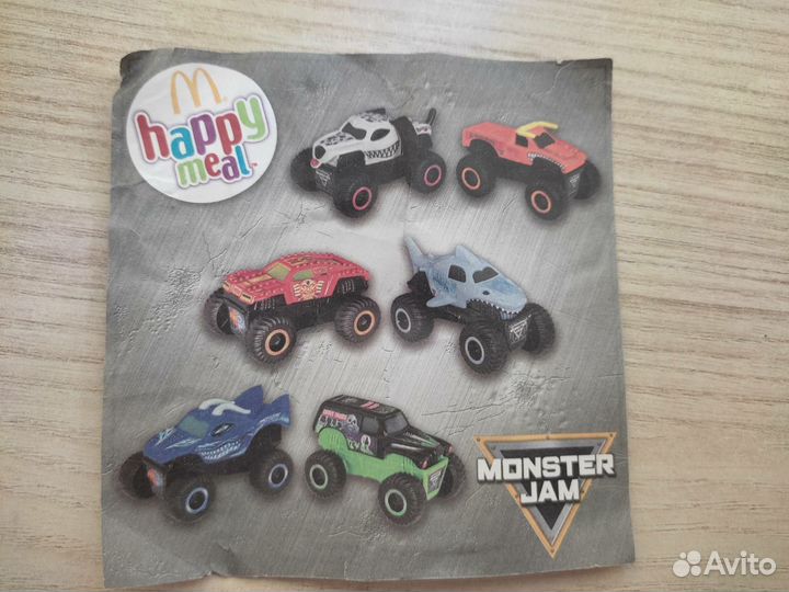 Набор машинок Hot Wheels и Happy Meal