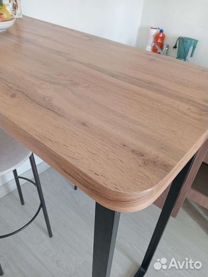 Стол и стулья