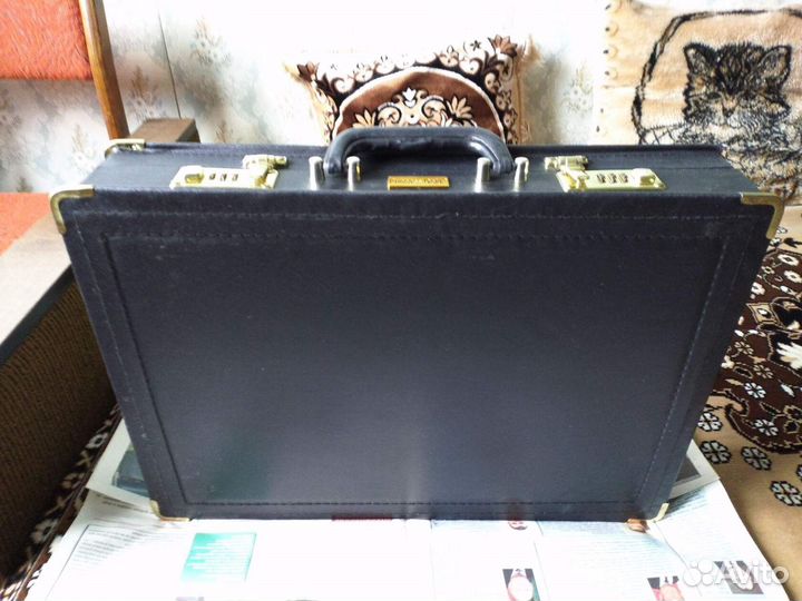 Чемодан для хранения столовых приборов