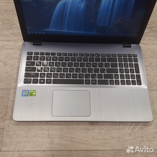 Ноутбук asus X542U