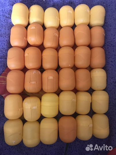 Яйцо от киндер-сюрприза и чупа-чупс