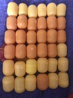 Яйцо от киндер-сюрприза и чупа-чупс