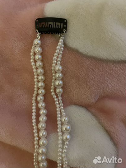 Заколка с жемчужными нитями