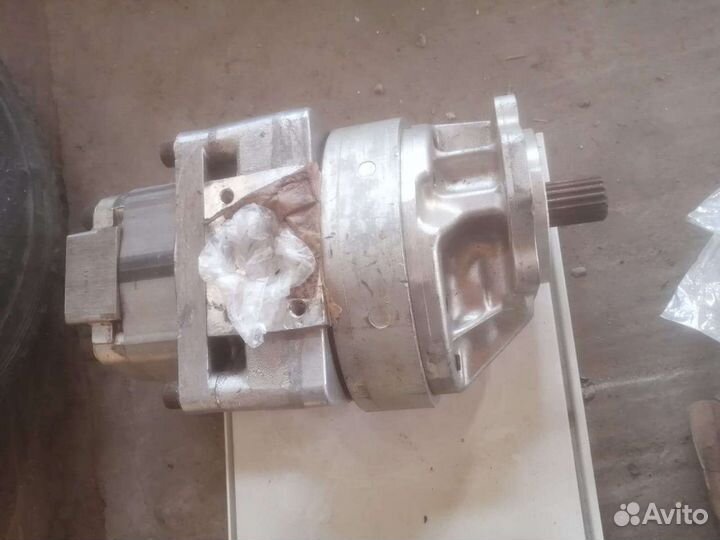 Гидро насос Komatsu D375A - 6