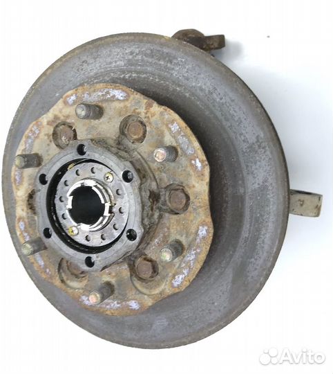 Ниссан PickUp Кулак поворотный ступица правая