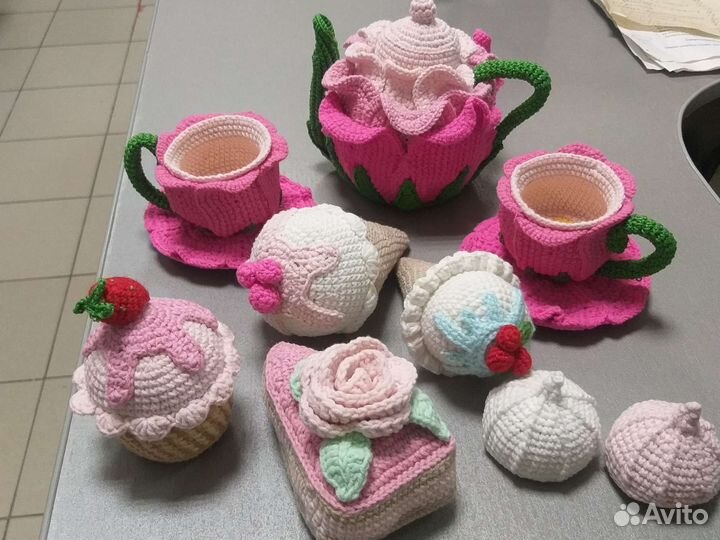 Вязанный чайный сервиз